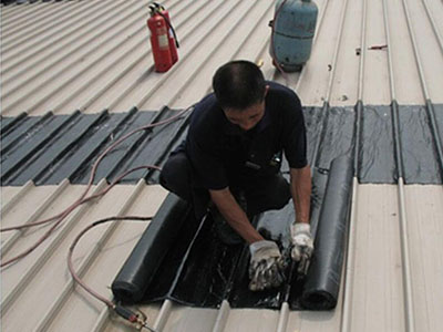 北京顺义防水公司：如何修补屋顶裂缝：如何选择家庭防水材料