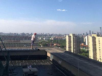 北京顺义防水公司：斜坡瓦片屋顶漏水防水补漏维修怎么做